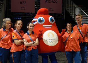 JO avec la mascotte